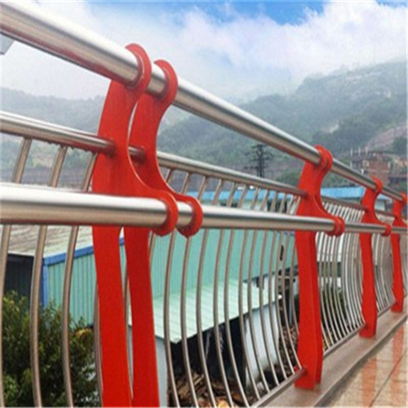 橋梁防撞護欄 優(yōu)質(zhì)護欄,選靠譜廠家