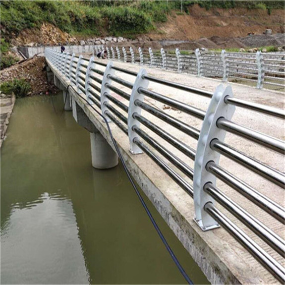 防銹不銹鋼復(fù)合管橋梁護(hù)欄