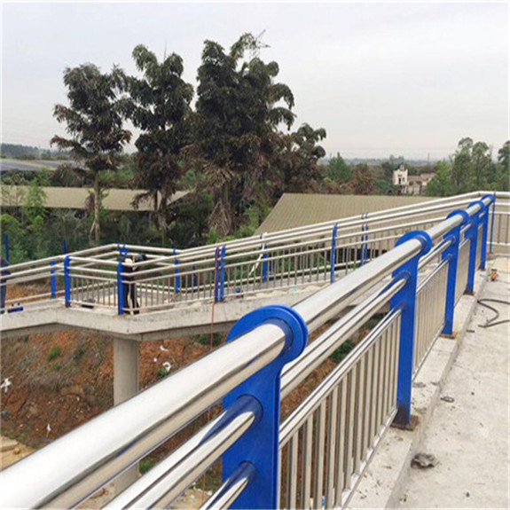 201不銹鋼復(fù)合管護(hù)欄