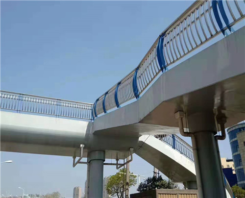 不銹鋼復(fù)合管橋梁護欄